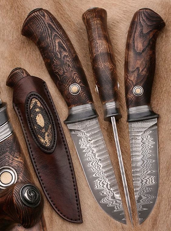 Custom Handmade Damascus Steel Buck Hunting Knife - 9 Inch Burl Rosewood Handle with Steel Guard