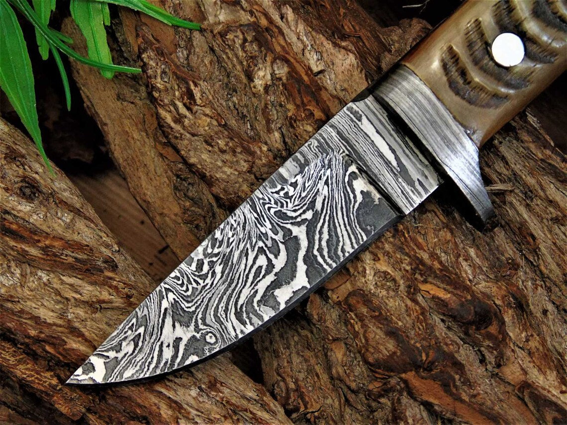 Custom Handmade Damascus Steel Blade Skinning Knife with Sheep Horn Handle, 8-Inch Overall Length, and Leather Sheath - Perfect for Hunters