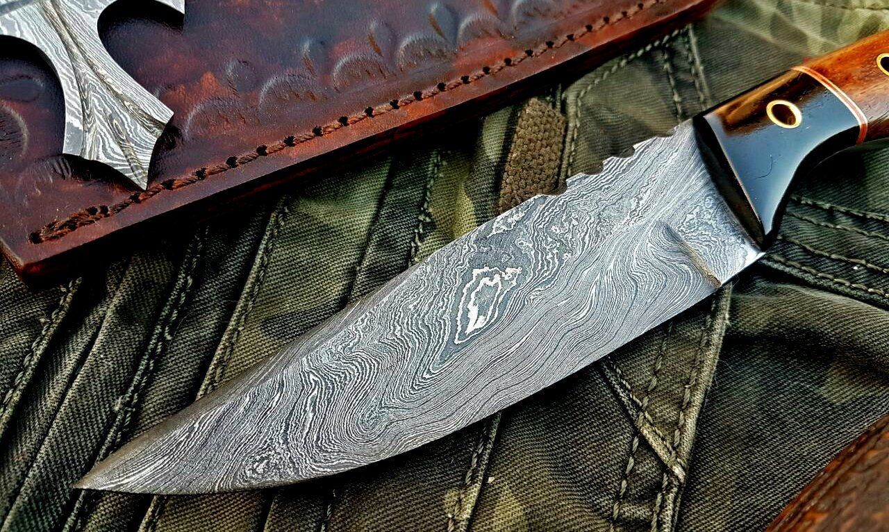 Custom Handmade Damascus Steel Hunting Skinning Knife
