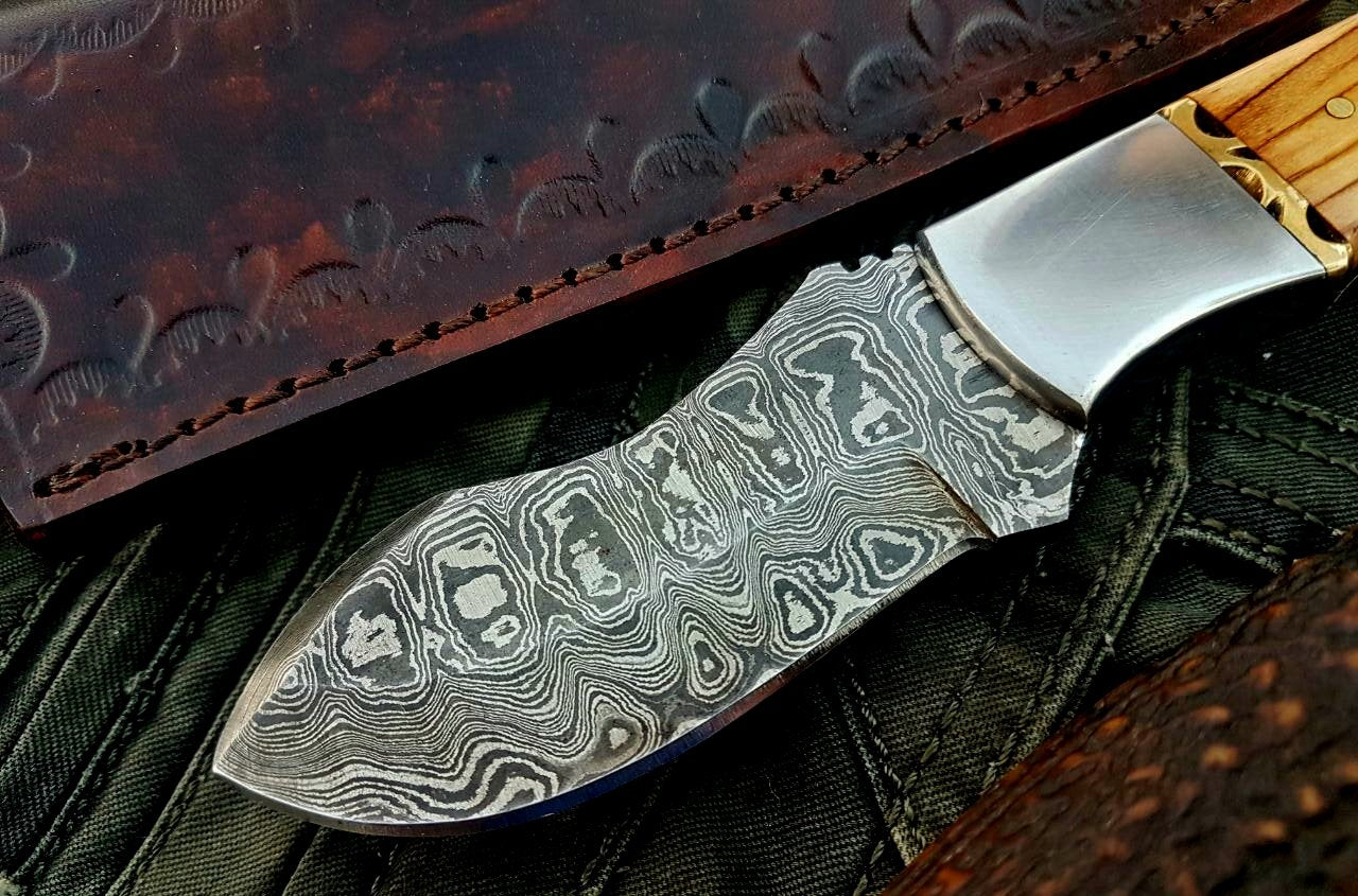Custom Handmade Damascus Steel Hunting Skinning Knife