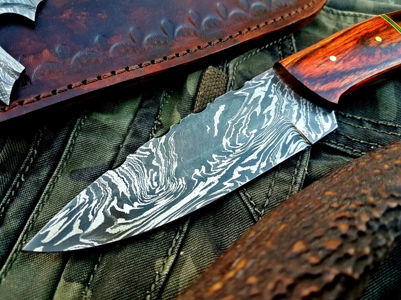 Custom Handmade Damascus Steel Hunting Skinning Knife