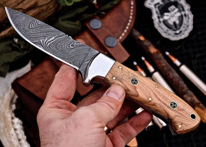 Damascus steel handmade skinning knife