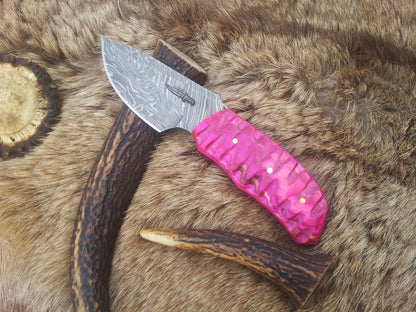 Exotic Pink Pakka Wood Damascus Steel Drop Point Skinning Knife – 7 Inch Overall Length