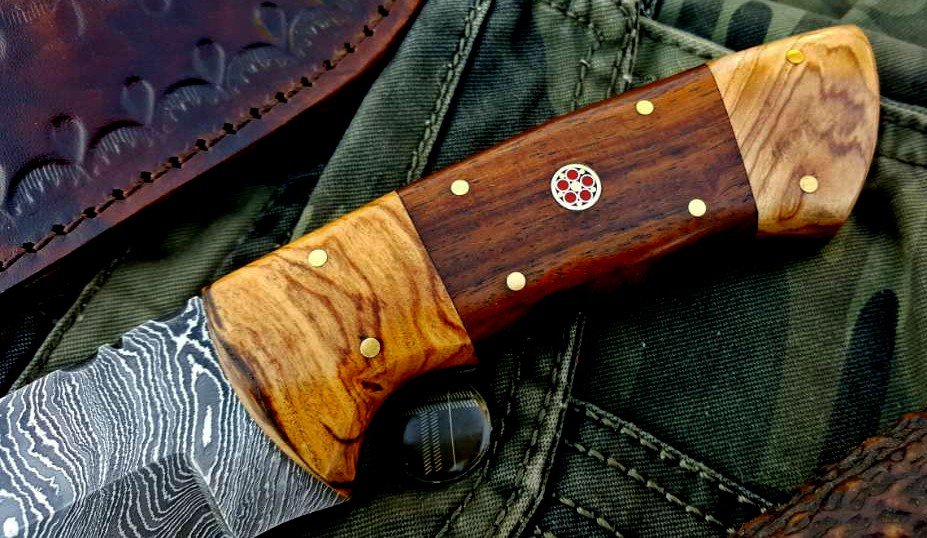 Custom Handmade Twist Damascus Steel Hunting Skinning Knife