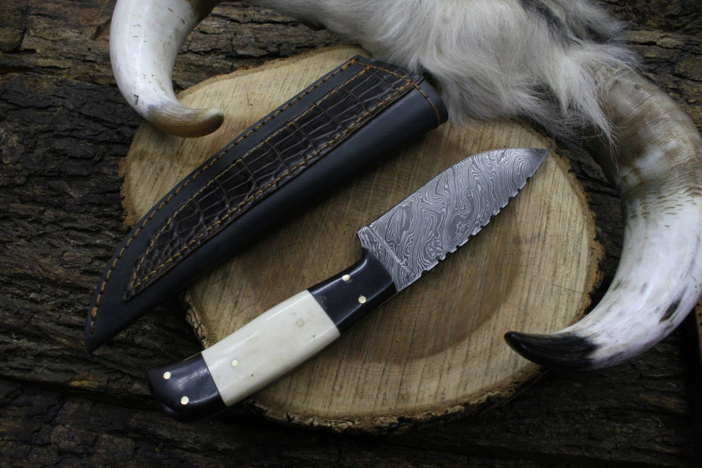 Custom Handmade Damascus Steel Hunting/Skinning Knife