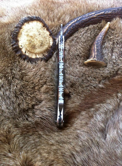 Luxury Antique Razor with Damascus Steel Blade and Buffalo Horn-Rosewood, Brass Bolsters Handle - Includes Leather Case - Available Exclusively at KBS Knives Store