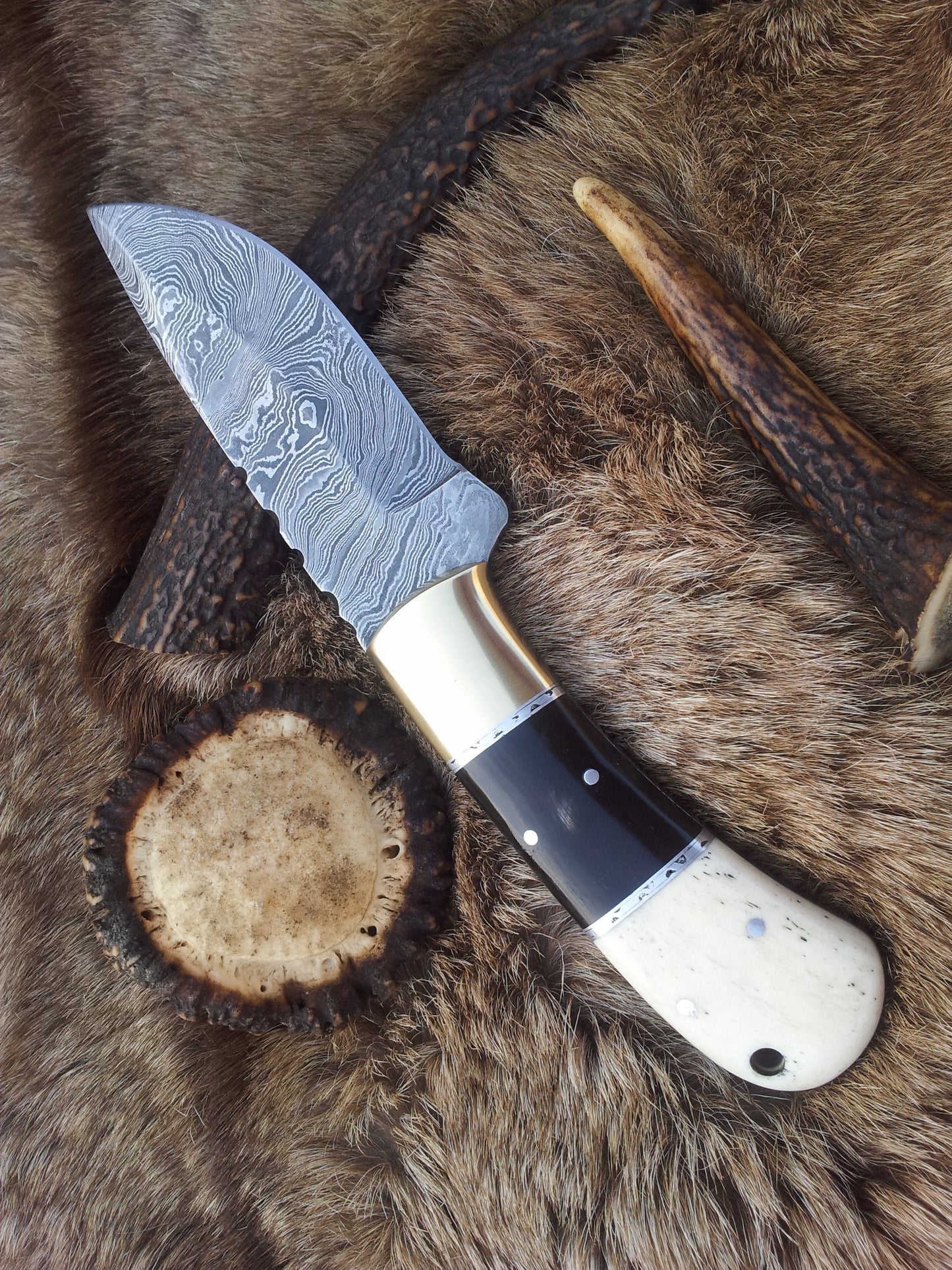 Beautiful Hand Made Damascus Knife