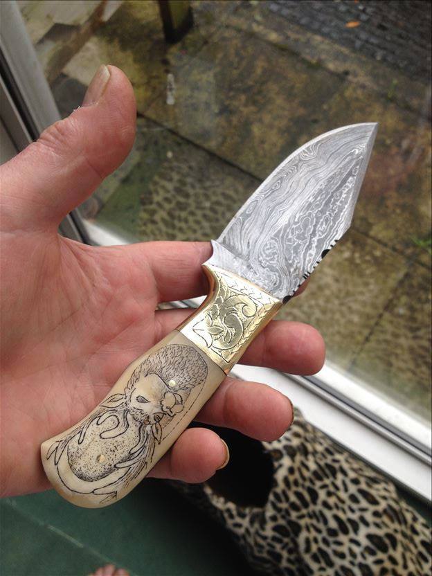 Custom Hand-Engraved Damascus Steel Field Dressing Deer Skinning Knife – 8.5 Inch Drop Point Blade with Personalized Bone Handle