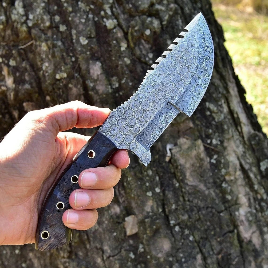 Knife from the Movie Hunted – 10" Damascus Steel with Sheep Horn Handle
