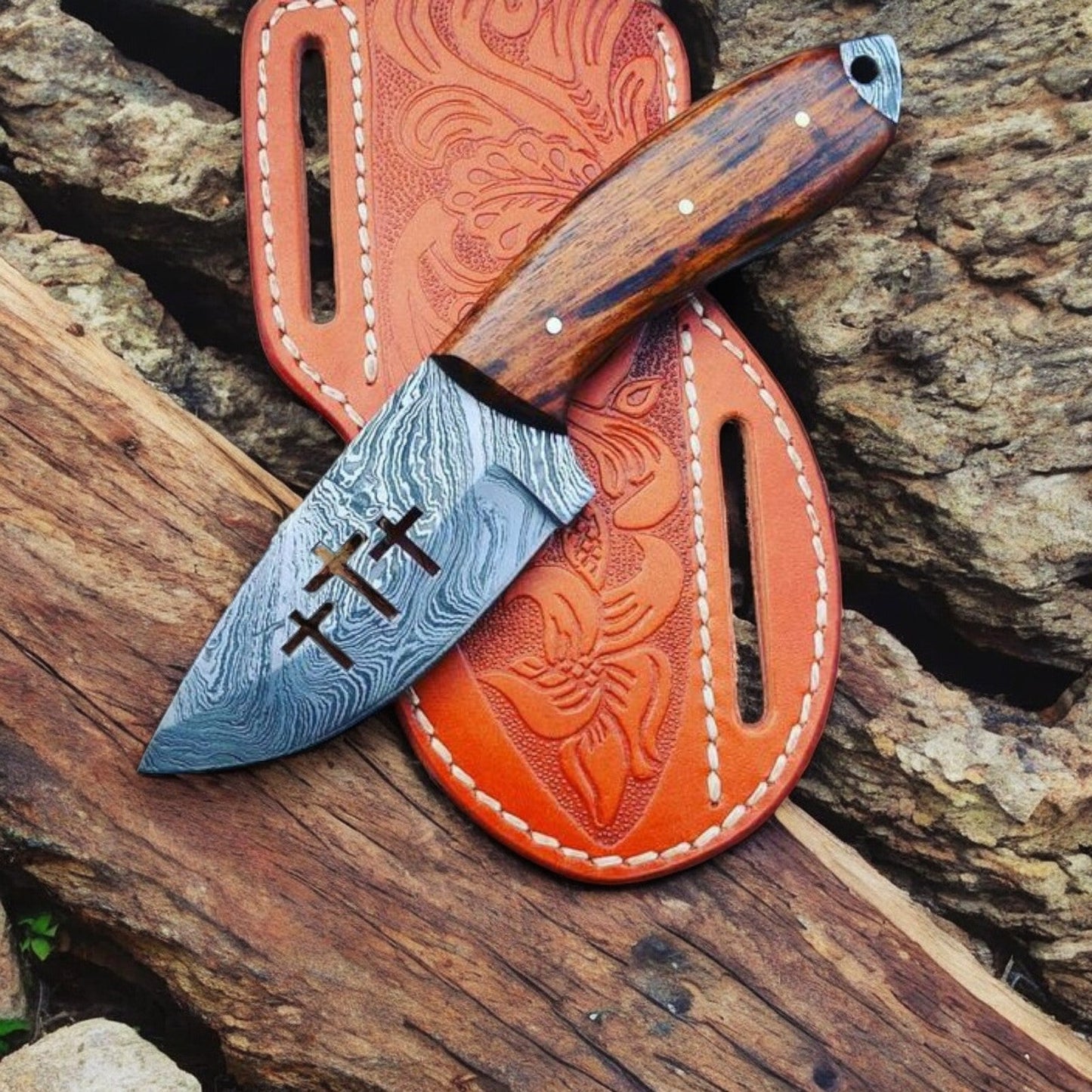 Custom Handmade Skinning Knife with Sheath – Damascus Steel Cross Wirecut Blade