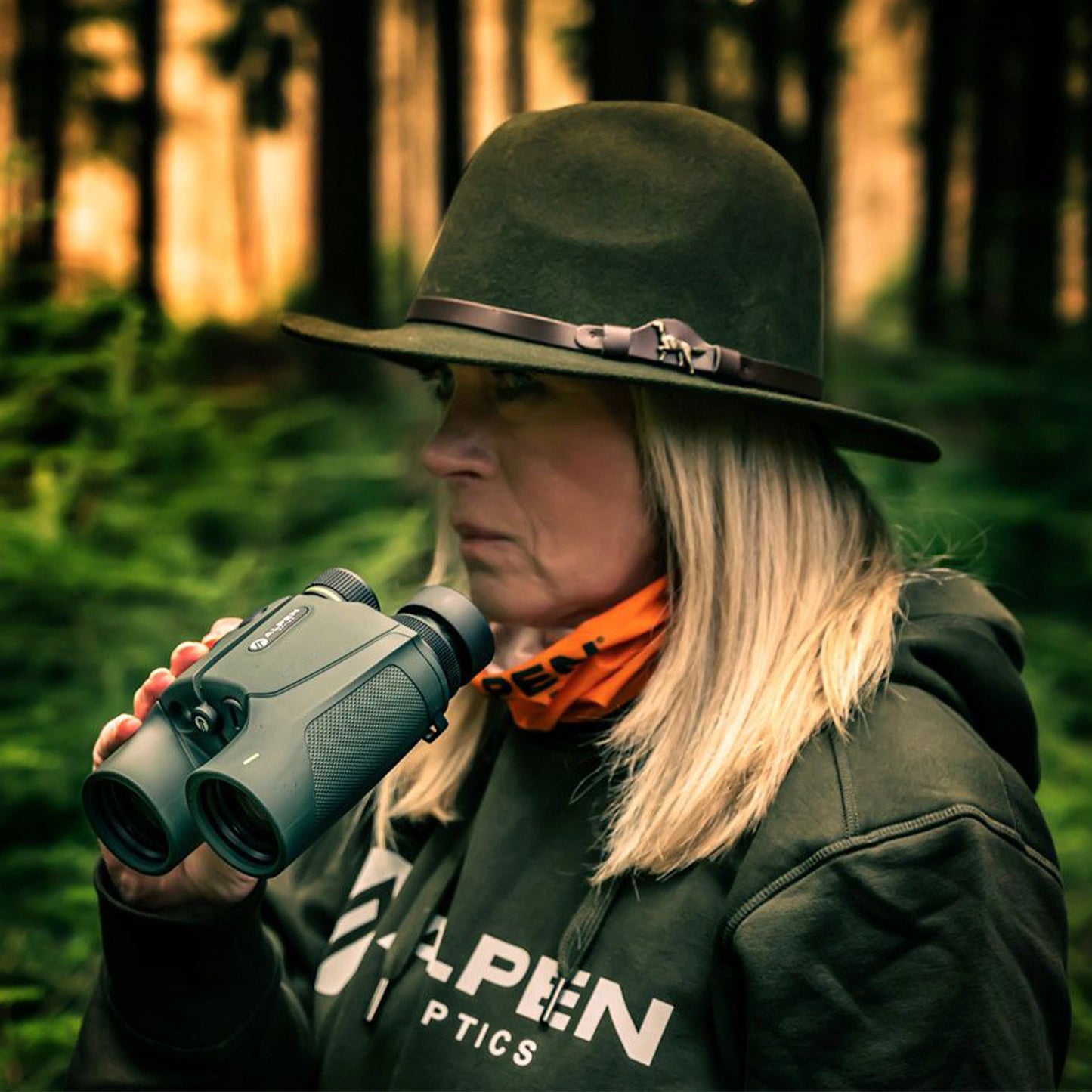 Apex XP 10x42 ED Binoculars with Laser Rangefinder