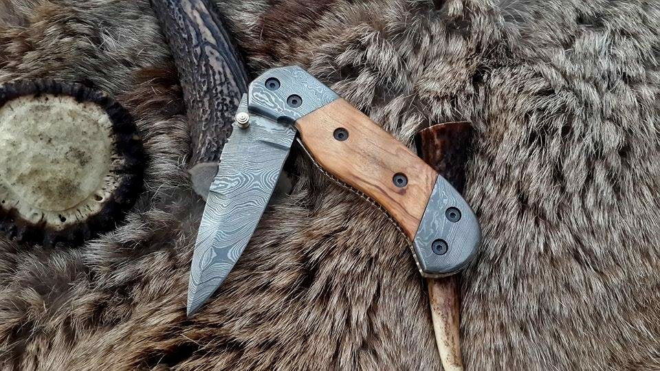 Everyday Carry Damascus Steel Folding Pocket Knife with Olivewood Handle – The Woodland Edge
