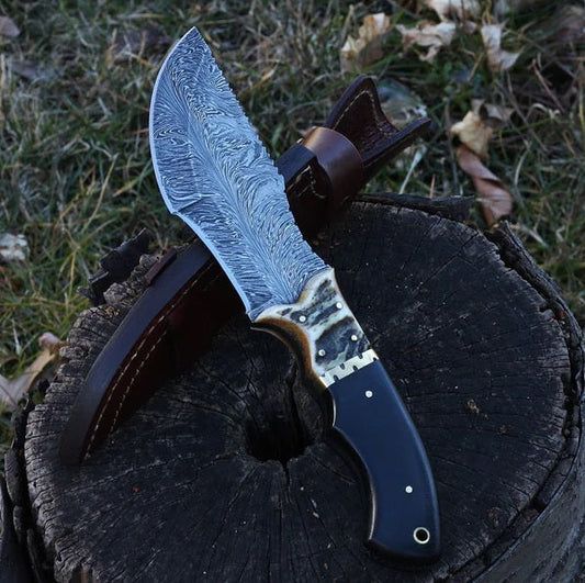Knife from the Movie Hunted, Damascus Steel Tracker – Featherstrike
