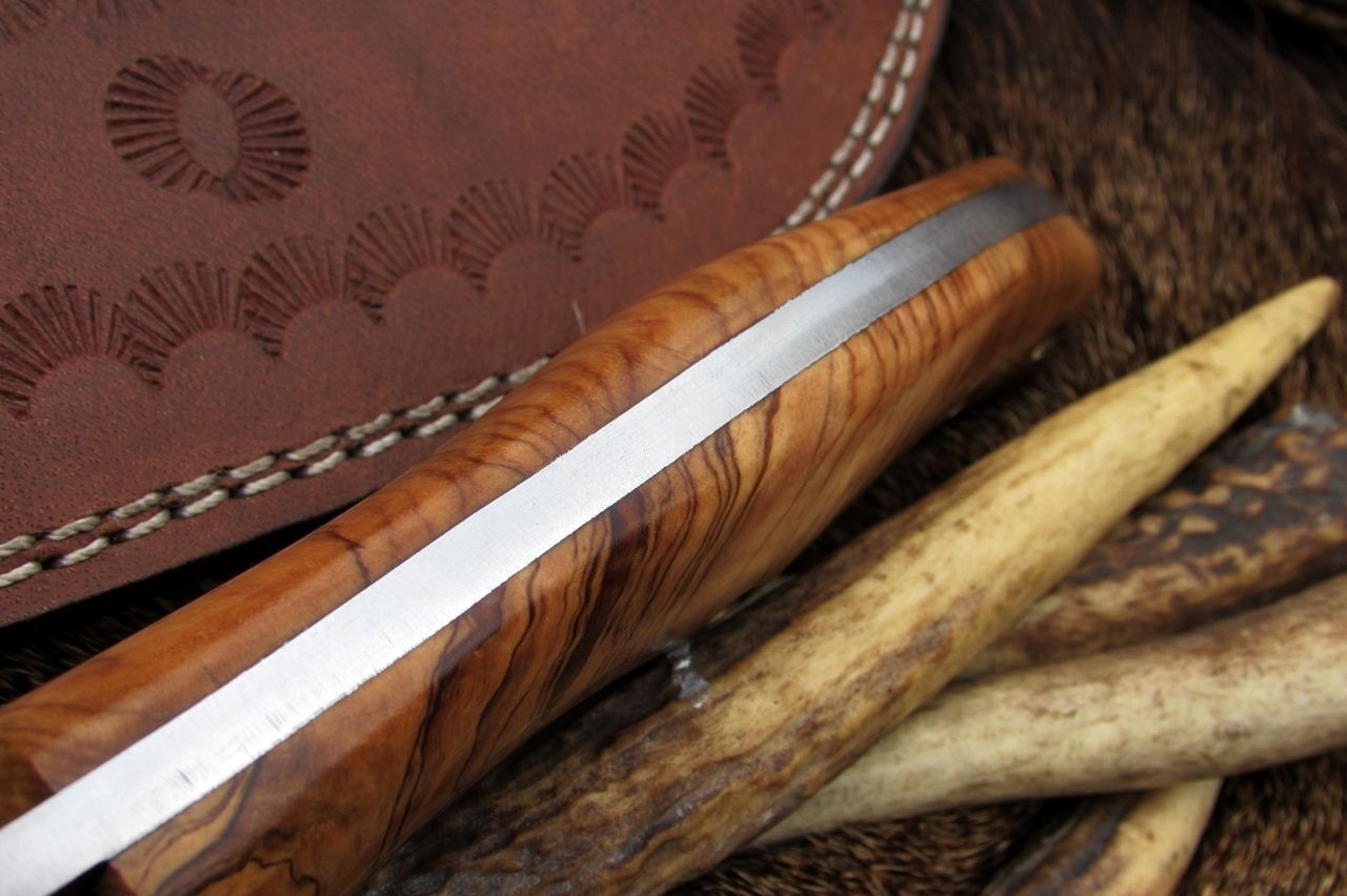 Full Tang Hunter Bowie Knife with Custom Handcrafted Damascus Steel Blade & Olive Wood Handle - 17 Inches