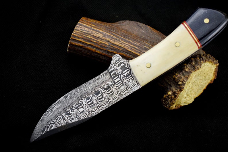 Damascus Steel Hunting Knife