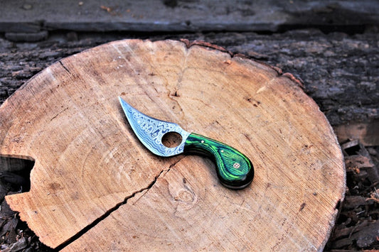 Finger Hole Damascus Skinner