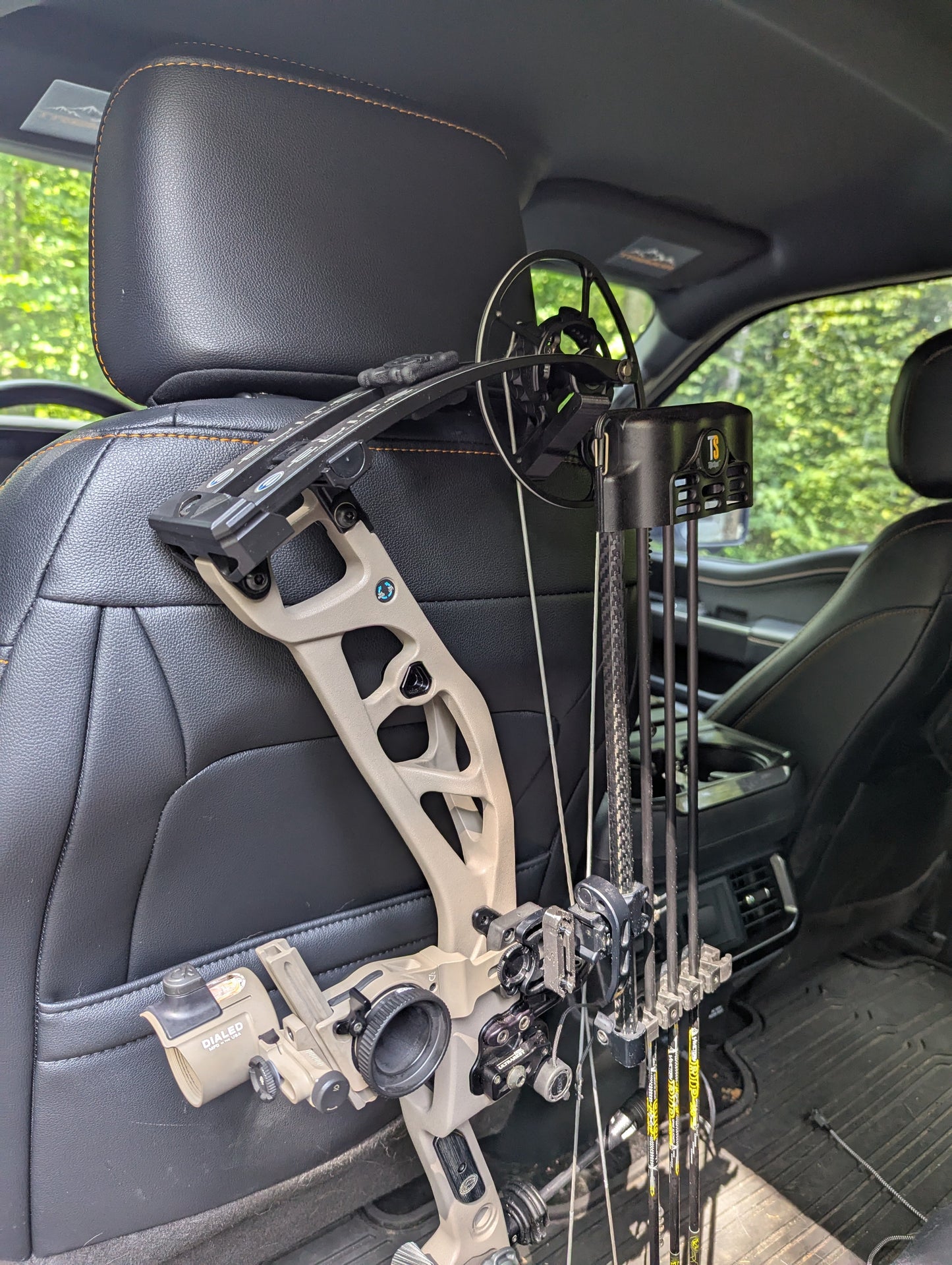 Headrest Post Bow/Gear Hanger