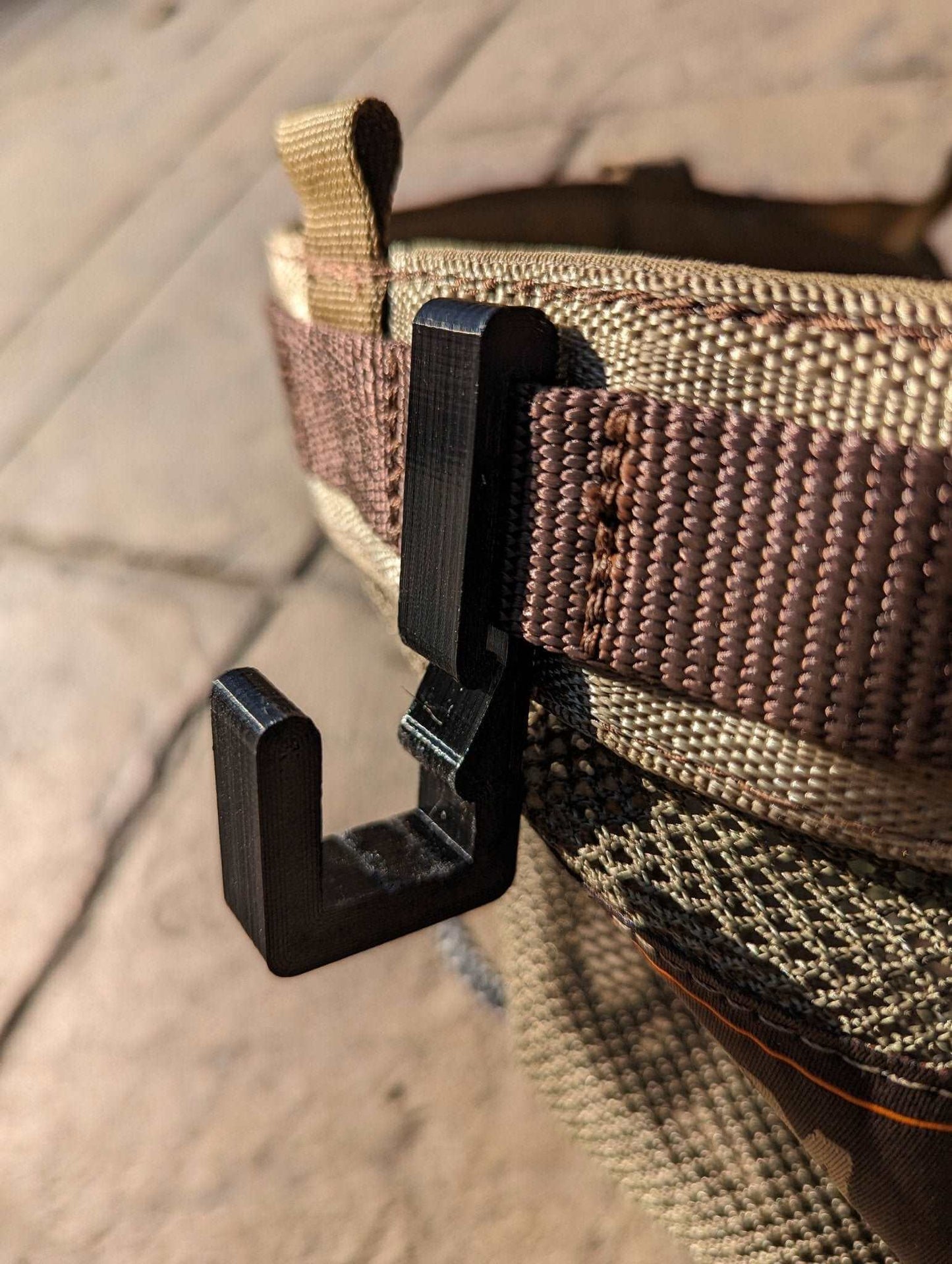 Saddle Platform Hanger for Mobile Hunting